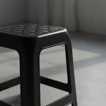 Piso De Plastico X6 Taburete Cuadrado Apilable Asiento 45cm Mate Texturizado Negro